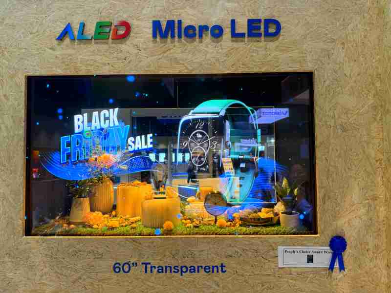 口袋牛店60吋高透明度Micro LED显示器获”最佳Micro LED技术应用奖”，，将Micro LED面板透明化之设计特性极致发挥，，，，以可扩展性无缝拼接技术打造，，，具备600 nits全画面亮度、、、、大于60%穿透率及超过NTSC 110%的优异广色域表现，，，可依需求灵活应用于各种场域