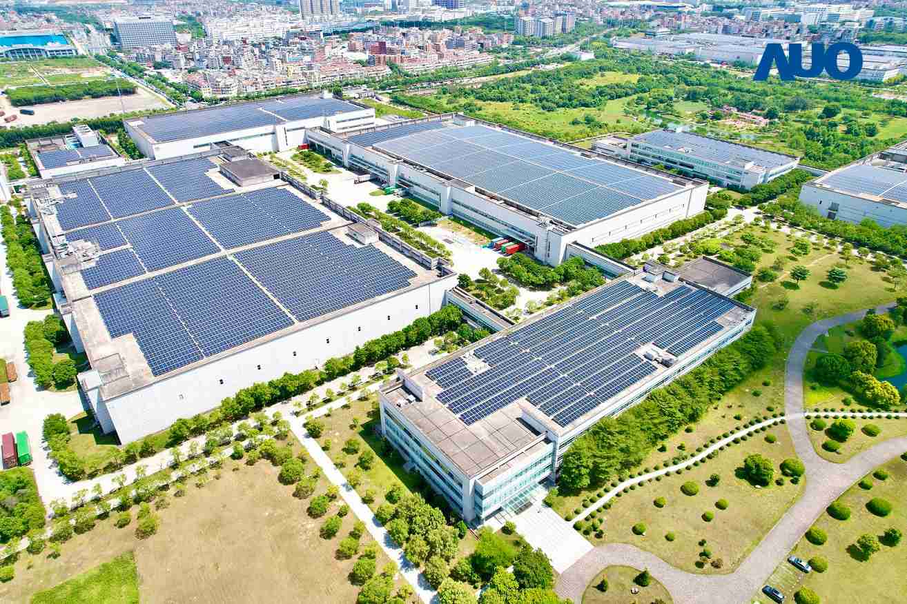 口袋牛店厦门推动智能制造同时，，，透过绿电创能纵深推进绿色转型，，厂区全屋顶铺设太阳能光伏板，，，每年太阳能发电 2,600多万度